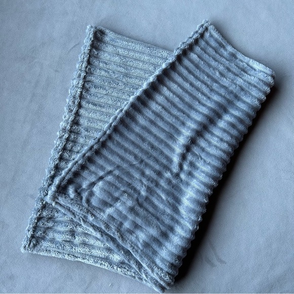 100cm X 70cm ~ Soft Fleecy Blanket ~ Brand New! - Picture 3 of 6